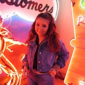 Meet your Posher, Adrienne